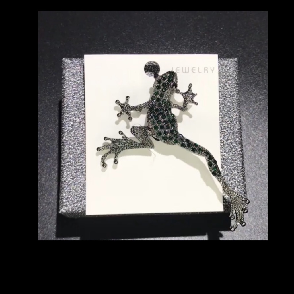 Beautiful Green Swarovski Crystals Frog Brooch By Eleanor Shumark.Nwt
